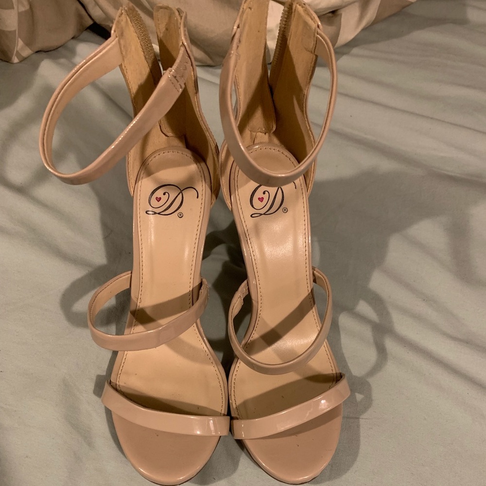 Nude heel